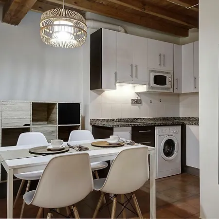 Home4u, Elvira 16, 2a Apartment *