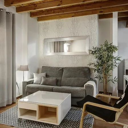 Home4u, Elvira 16, 2a Apartment *